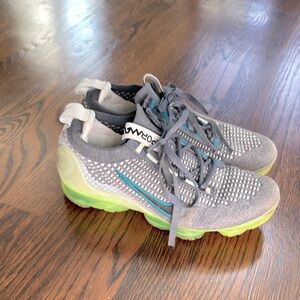 🌹🌹NIKE VAPOR MAX KIDS EUC 🌹🌹